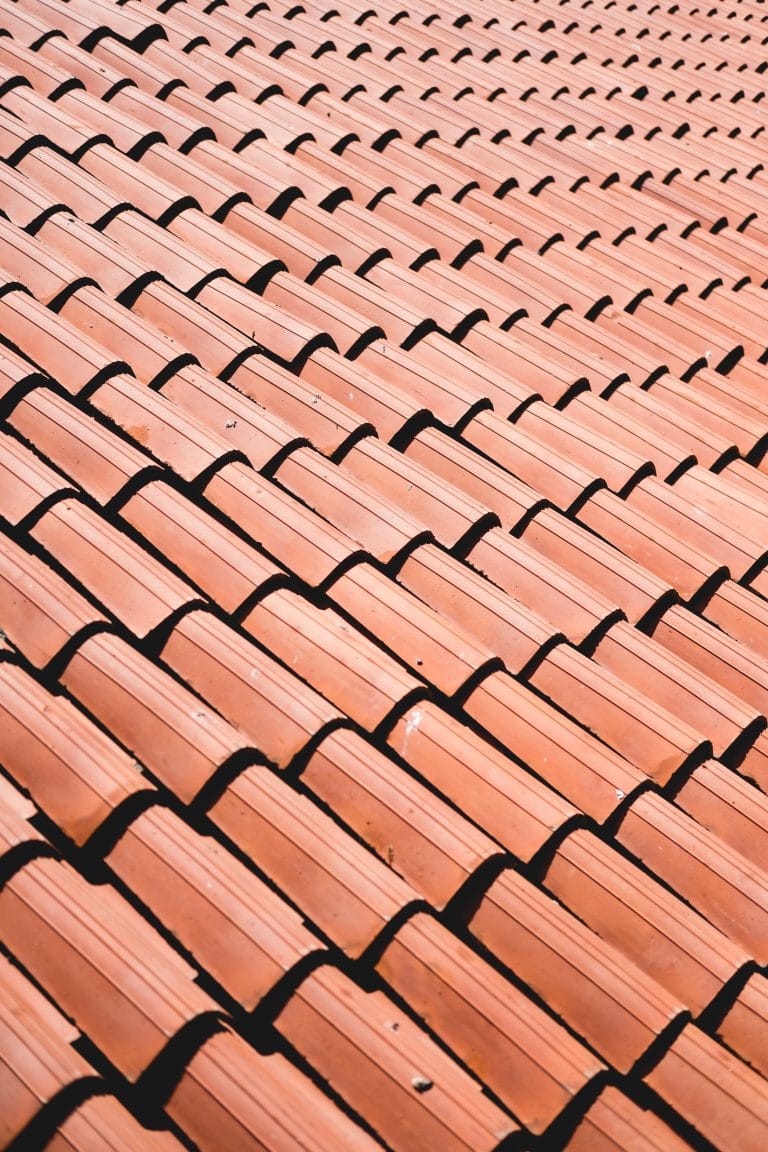 Lire la suite à propos de l’article Qu’est-ce que les tuiles à emboîtement ?