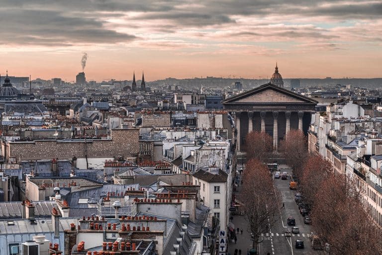 Lire la suite à propos de l’article La particularité des toits en zinc dans la capitale